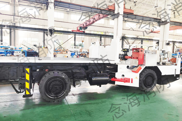 礦用無(wú)軌膠輪車(chē)水基自動(dòng)滅火裝置